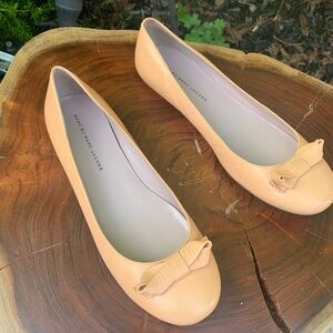 Marc By Marc Jacobs Tan Flats Classic Design size 41
